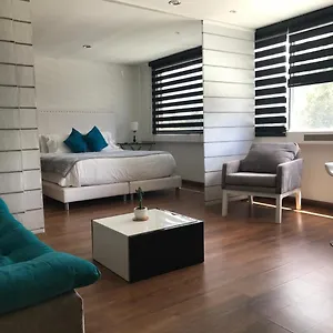 aparta-estudio-aeropuerto-apartment.colombiamedellinhotels.com/